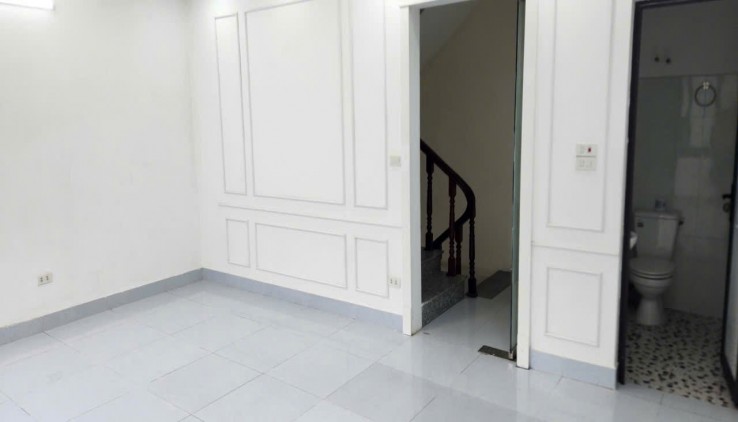 CHO THUÊ NHÀ MẶT PHỐ PHẠM VĂN ĐỒNG - DT 40M2 - 4 TẦNG MT 5M - 20TR - KD, SPA